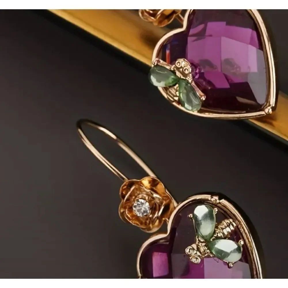 💜 Betsey Johnson stunning dark purple bee heart drop earrings 💜 - Picture 2 of 5